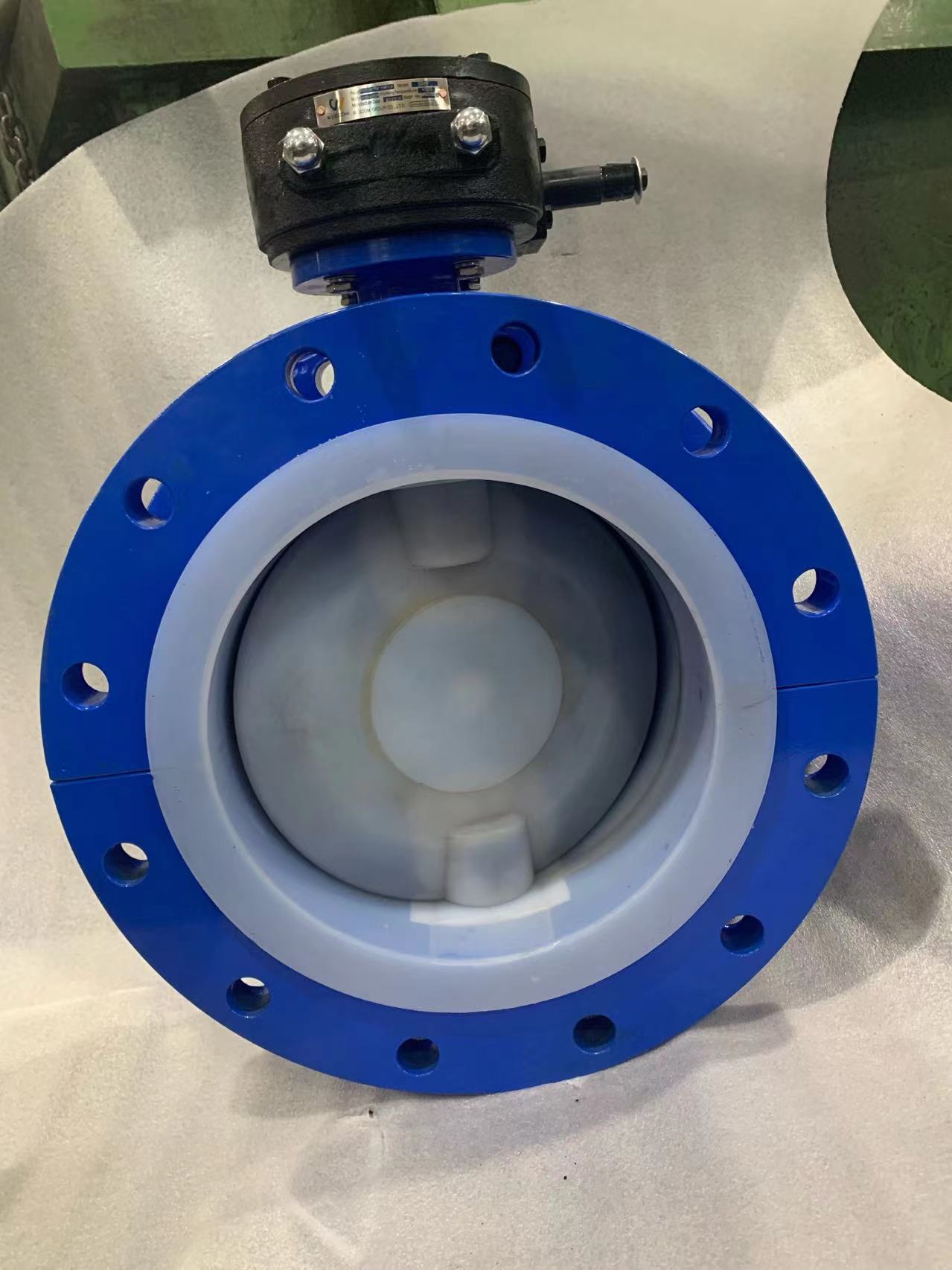 Double flange lined fluorine butterfly valve