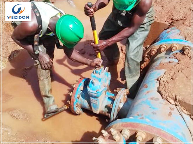 Flanged Gate Valves for Water Supply- How to Choose Between Soft Seal and Metal-Seated Designs